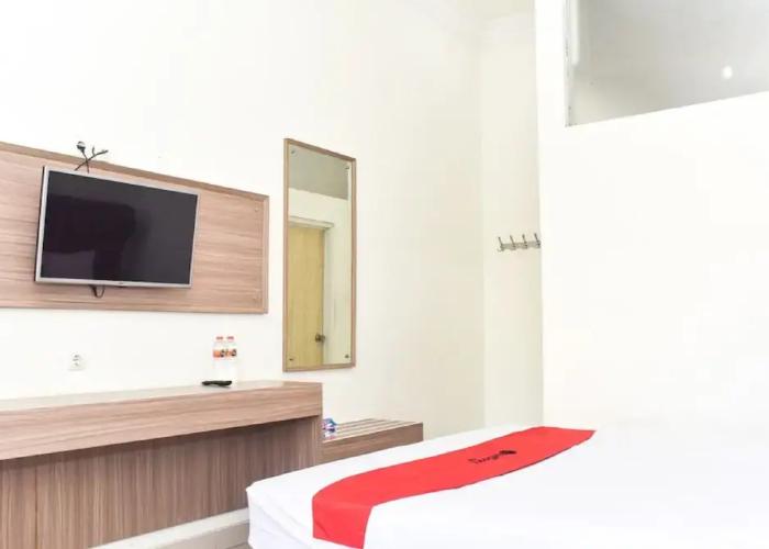 RedDoorz near Alun Alun Wonosobo