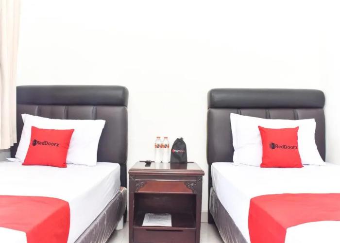 RedDoorz near Alun Alun Wonosobo