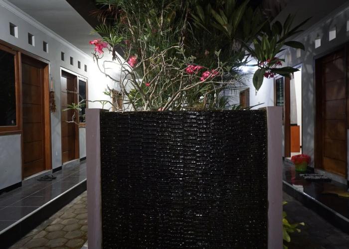 OYO Life 93045 Kost Putra Bu Ketut