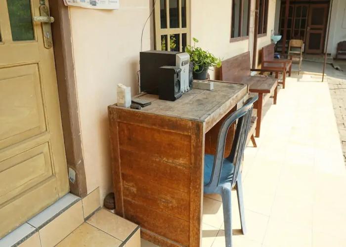 OYO Life 93045 Kost Putra Bu Ketut