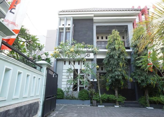 OYO Life 93045 Kost Putra Bu Ketut