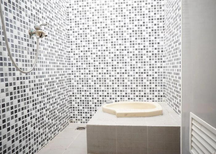 OYO Life 93045 Kost Putra Bu Ketut