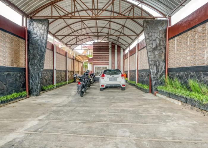 RedDoorz Syariah near Kebon Rojo Park Blitar