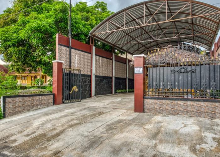 RedDoorz Syariah near Kebon Rojo Park Blitar
