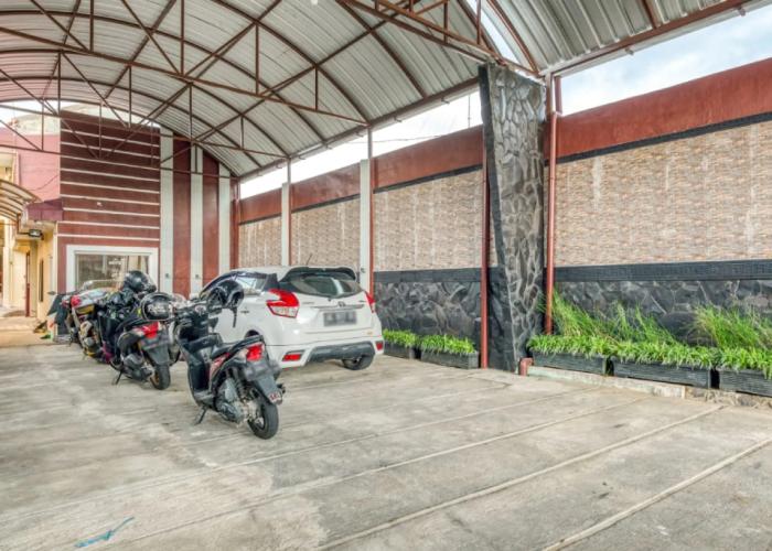 RedDoorz Syariah near Kebon Rojo Park Blitar