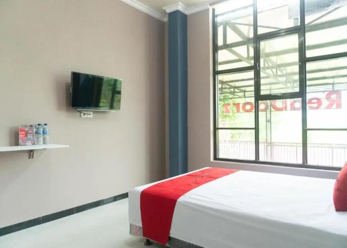RedDoorz Syariah near Alun Alun Blitar
