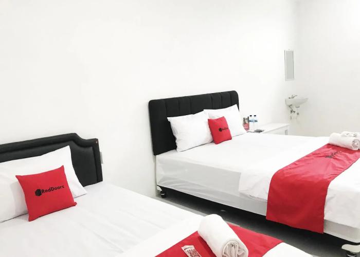 RedDoorz @ Jalan Tanjung Blitar