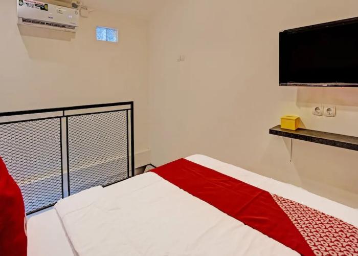 Super OYO 91618 Hotel Nawangwulan
