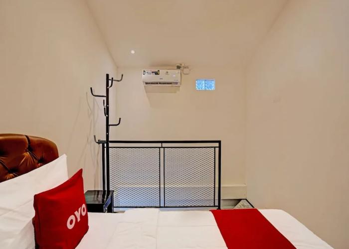 Super OYO 91618 Hotel Nawangwulan