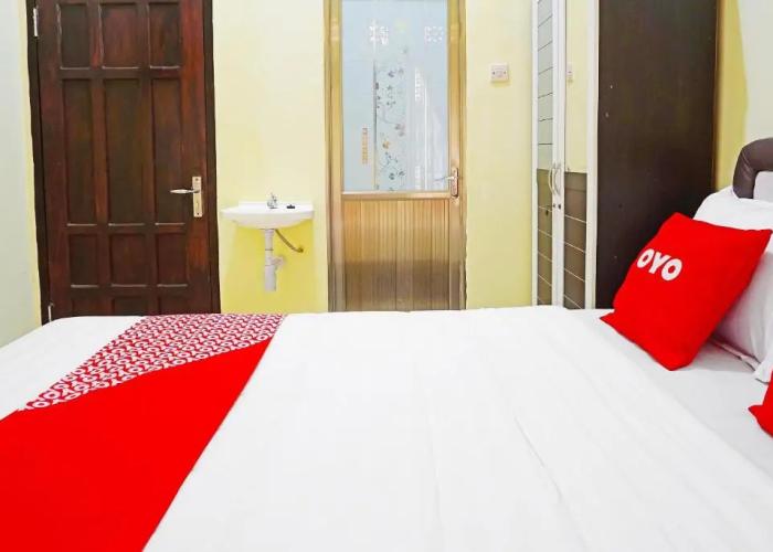 Super OYO 91568 Trisna Srabah Resort Homestay & Resto