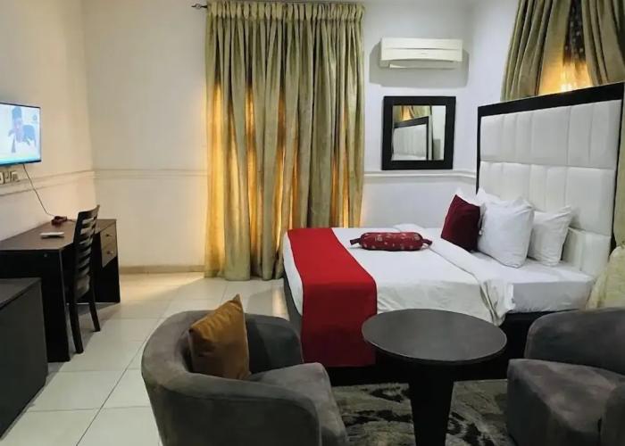 Purple Hills Hotel