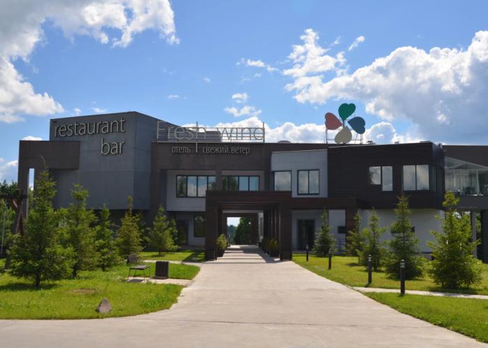 Svezhiy Veter Hotel