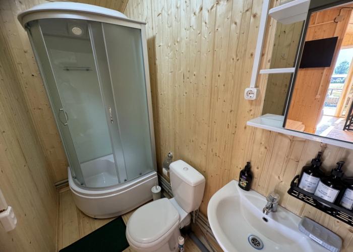 s Vidom na Les i Vodopad Guest House