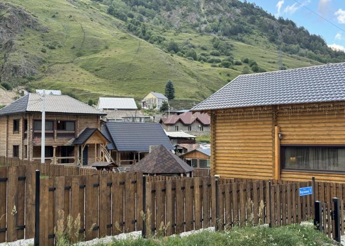 Dom Ryadom S Narzannym Istochnikom Guest House