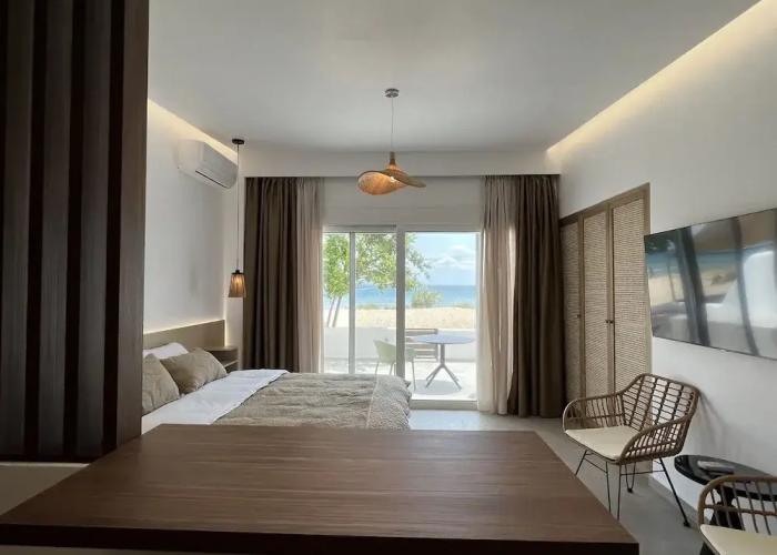 Penthouse & Apartments by the Sea near Airport
