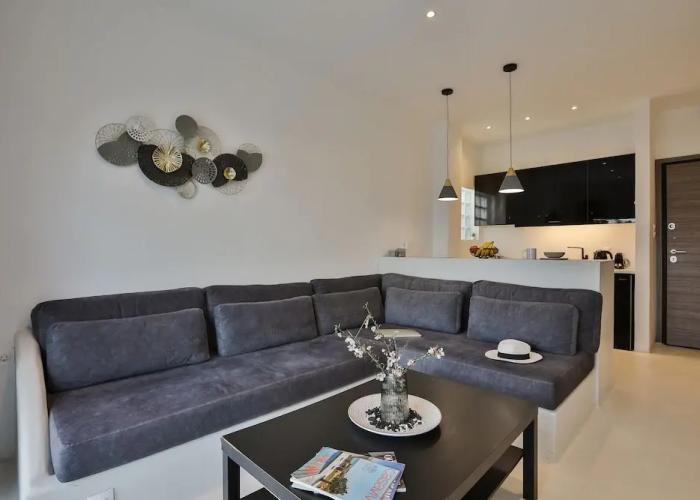 Penthouse & Apartments by the Sea near Airport