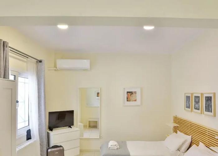 Nautilus Apartments Airport by Airstay