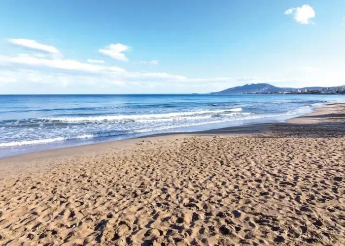 Nami Villa Beach Front Airport by Airstay