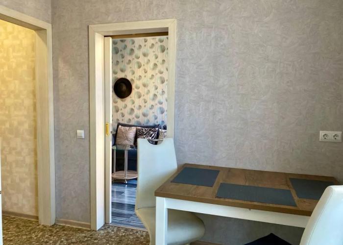 Apartment Kantiata Neuhausen on Krakow Boulevard