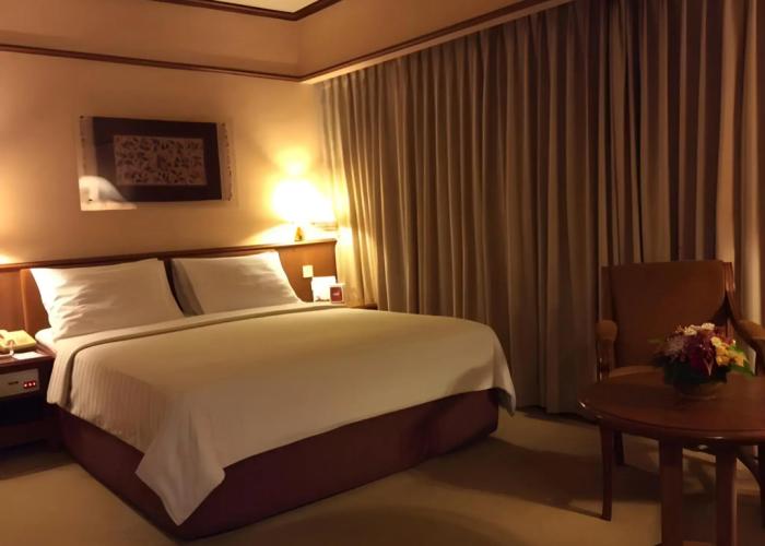 Elmi Hotel