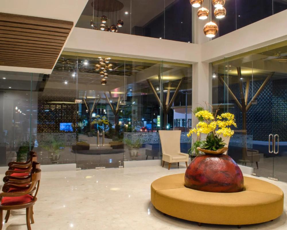 фото Hotel Horison GKB Gresik