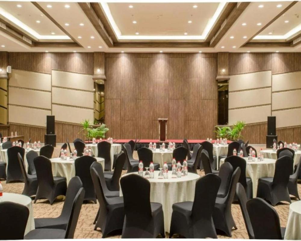 фото Hotel Horison GKB Gresik