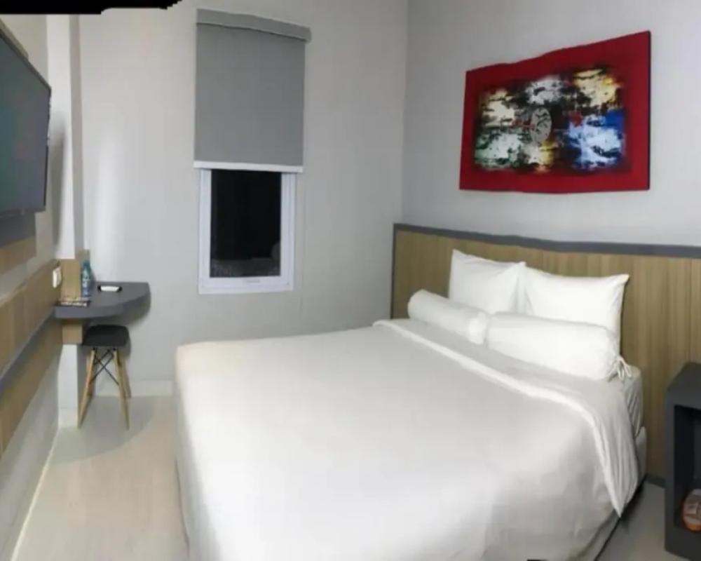фото Front One Hotel Gresik