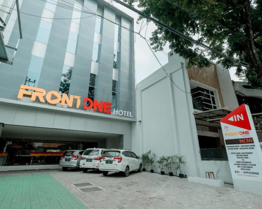 фото Front One Hotel Gresik