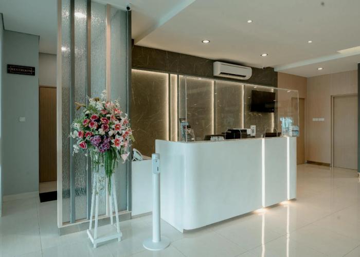 Front One Hotel Gresik