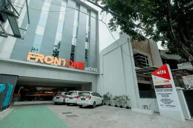 фото Front One Hotel Gresik