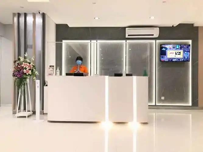 фото Front One Hotel Gresik