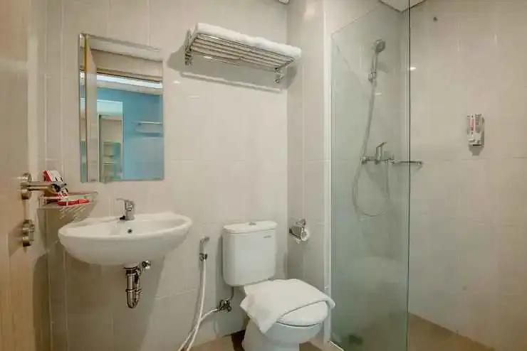 фото Front One Hotel Gresik