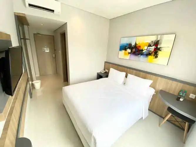 фото Front One Hotel Gresik