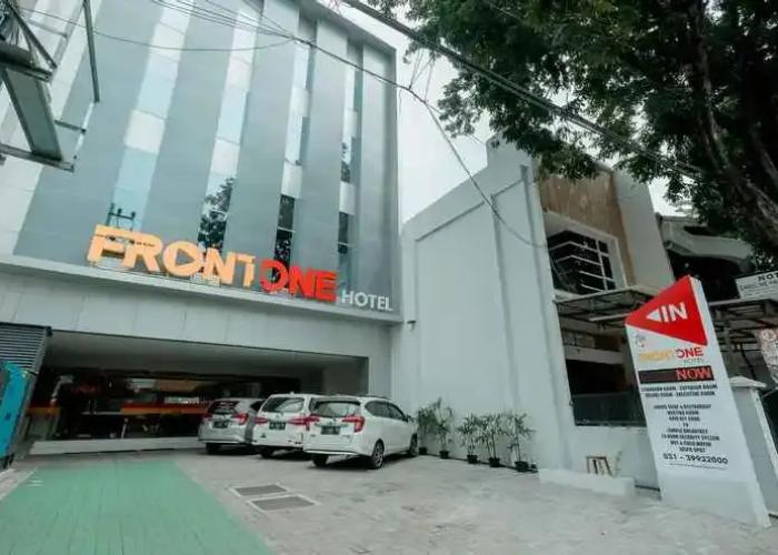 Front One Hotel Gresik