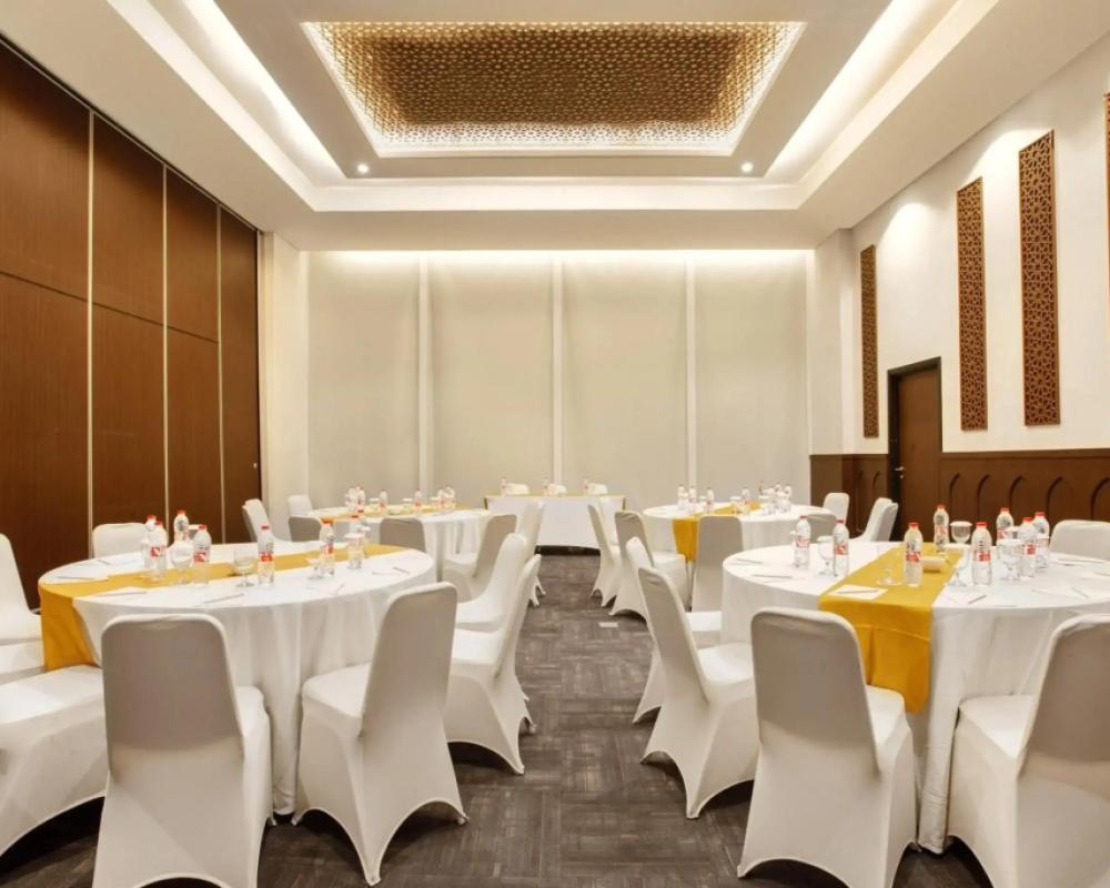 фото Hotel Santika Gresik