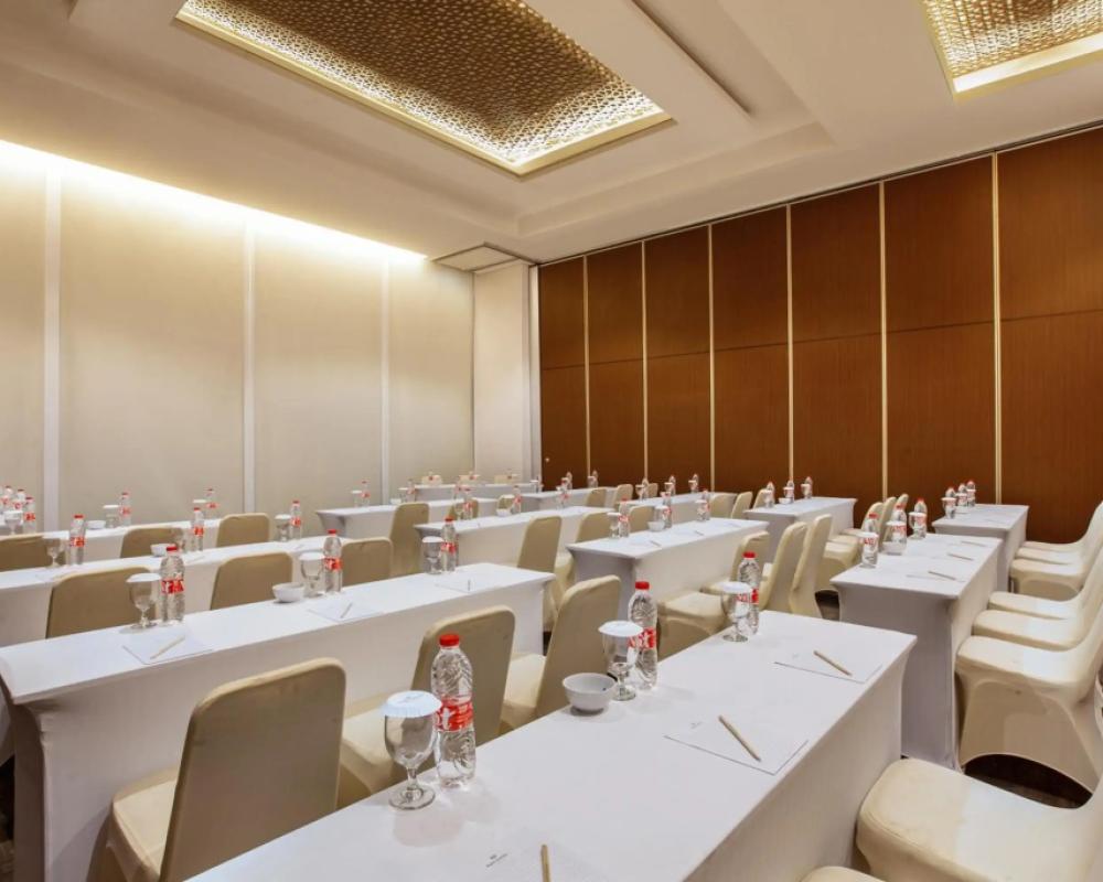 фото Hotel Santika Gresik