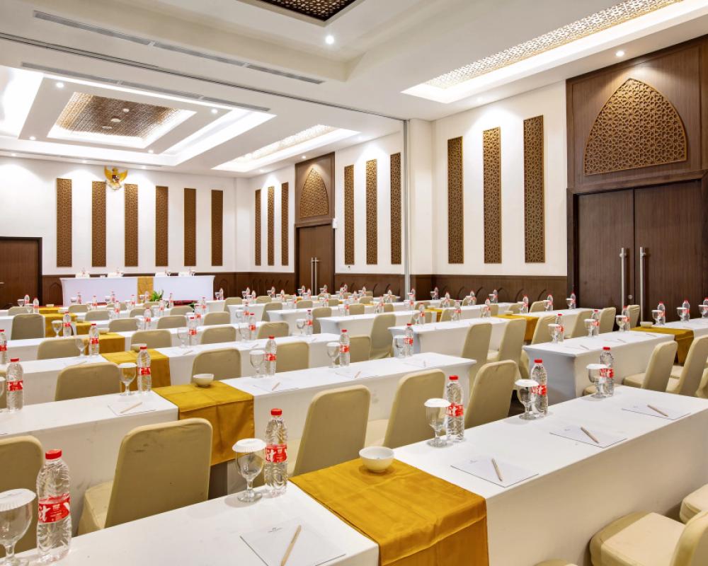 фото Hotel Santika Gresik