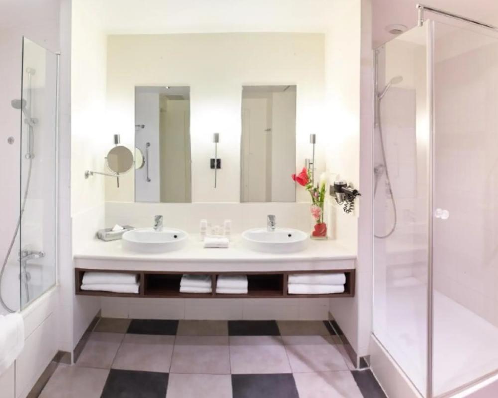 фото Hotel Santika Gresik