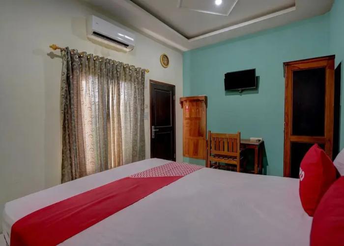 OYO 92896 Hotel Sahabat Syariah Near Plasa Telkom Bawean