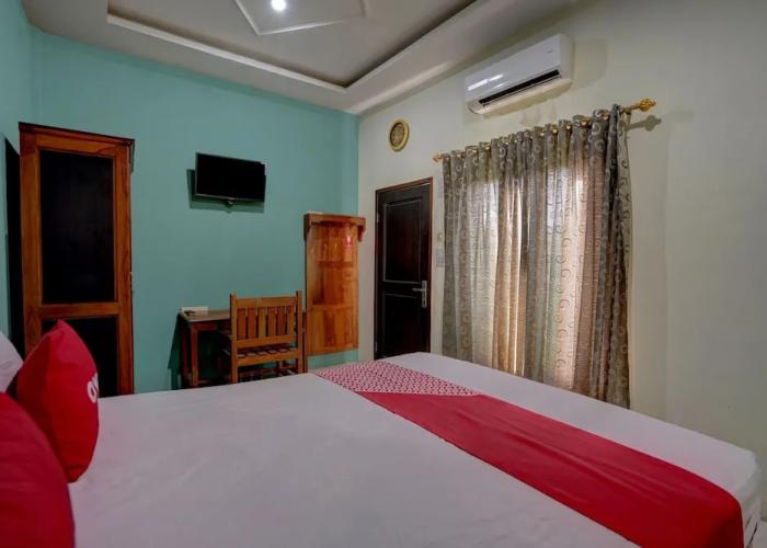 OYO 92896 Hotel Sahabat Syariah Near Plasa Telkom Bawean