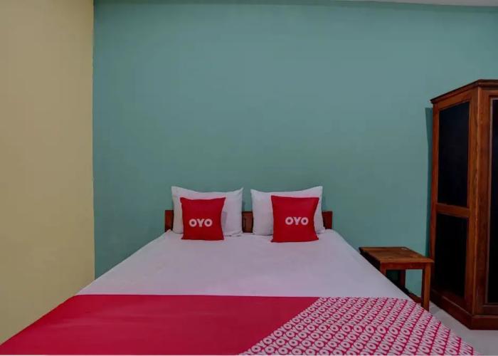 OYO 92896 Hotel Sahabat Syariah Near Plasa Telkom Bawean