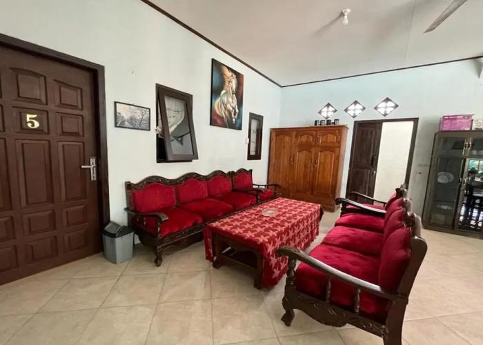 OYO 93785 Aero Kost Bu Lisa Syariah Near Pasar Tradisional Lawang