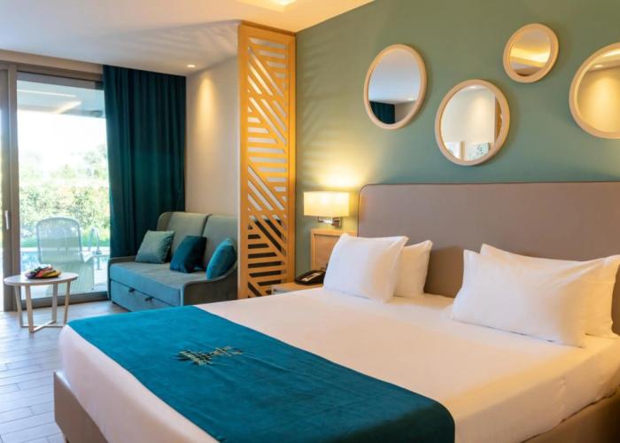 Almуros Beach Resort and Spa