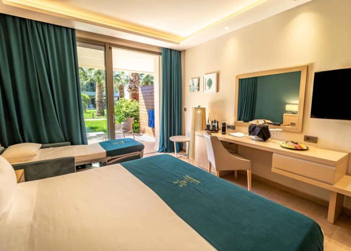 Almуros Beach Resort and Spa