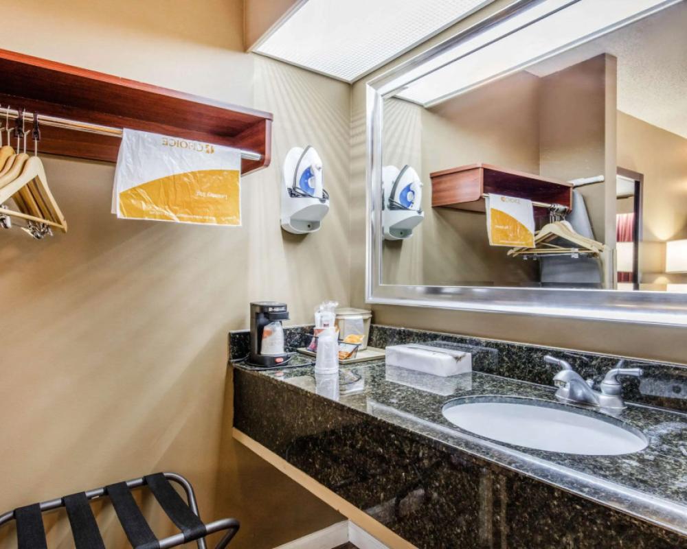 фото Quality Inn Bessemer I-20 exit 108