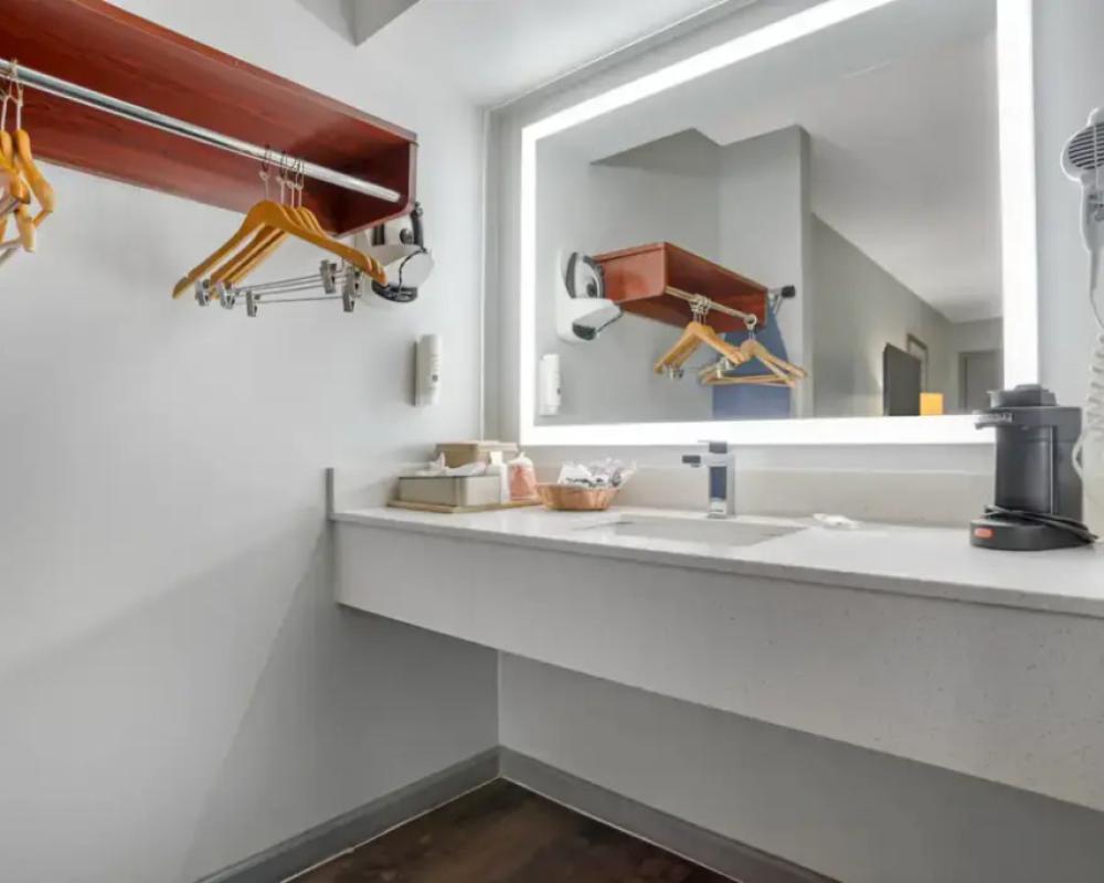 фото Quality Inn Bessemer I-20 exit 108