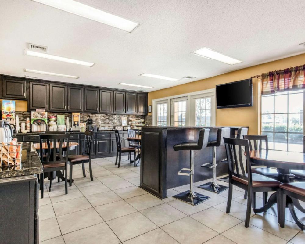 фото Quality Inn Bessemer I-20 exit 108