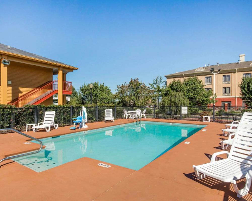 фото Quality Inn Bessemer I-20 exit 108