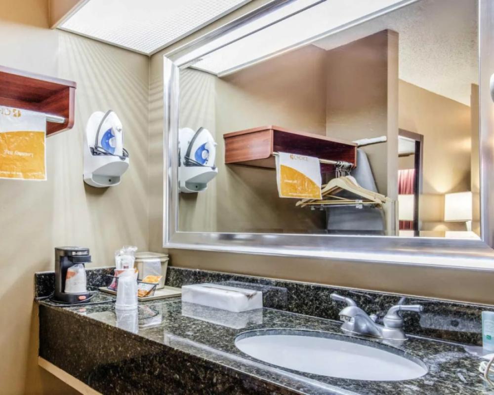 фото Quality Inn Bessemer I-20 exit 108