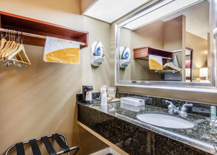 Quality Inn Bessemer I-20 exit 108